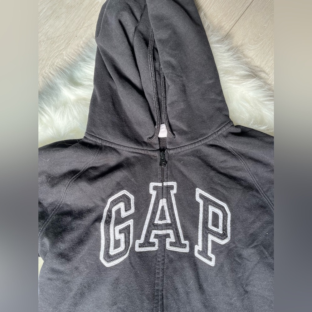 Black Gap Zip up! So cute and a staple to go with every outfit! 🤭🖤🖤